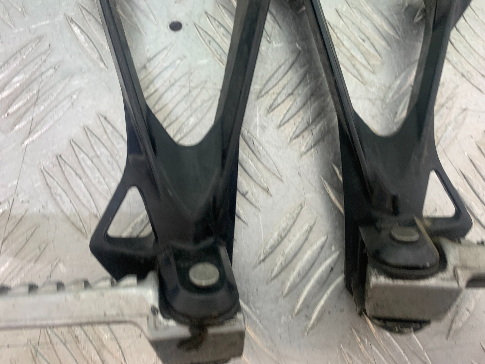 KAWASAKI ZX6R ZX6 R P7F P8F REAR HANGERS AND PEGS   YEAR 2007-08 (CMB1165)