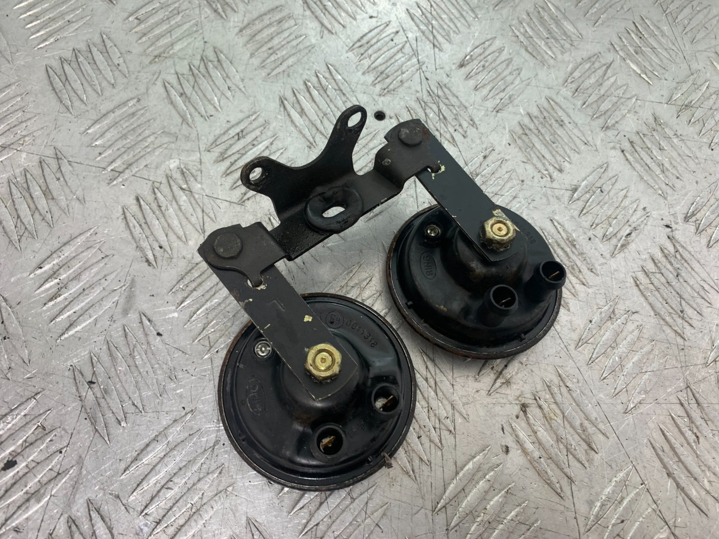 HONDA VT700 VT 700 SHADOW HORNS   YEAR 1984-85 (CMB1328)
