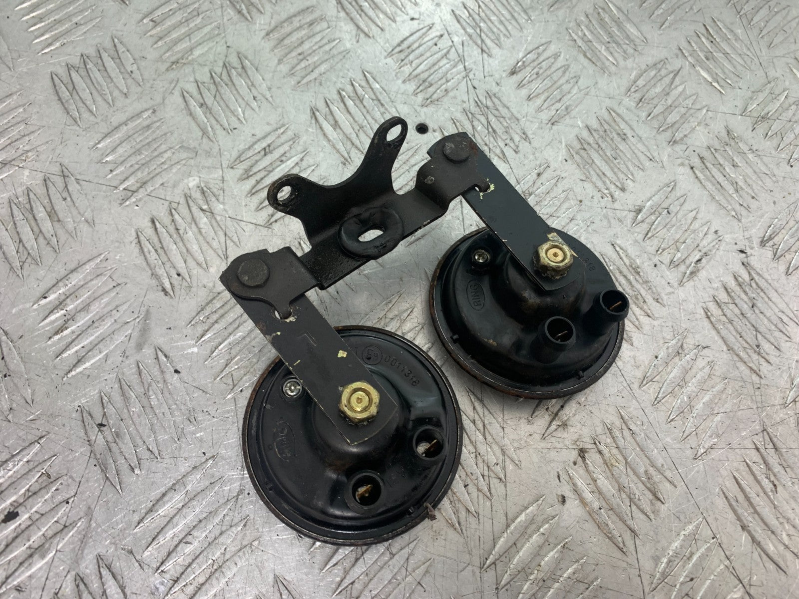 HONDA VT700 VT 700 SHADOW HORNS   YEAR 1984-85 (CMB1328)
