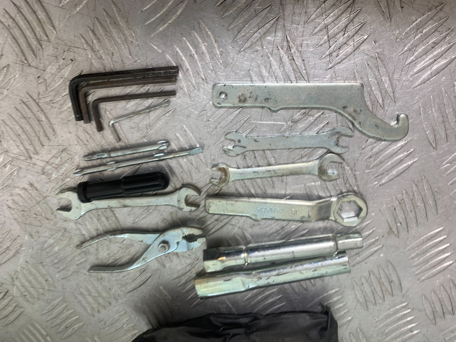 YAMAHA XJ900 XJ 900 DIVERSION TOOLKIT YEAR 1994-2002(CMB1292)