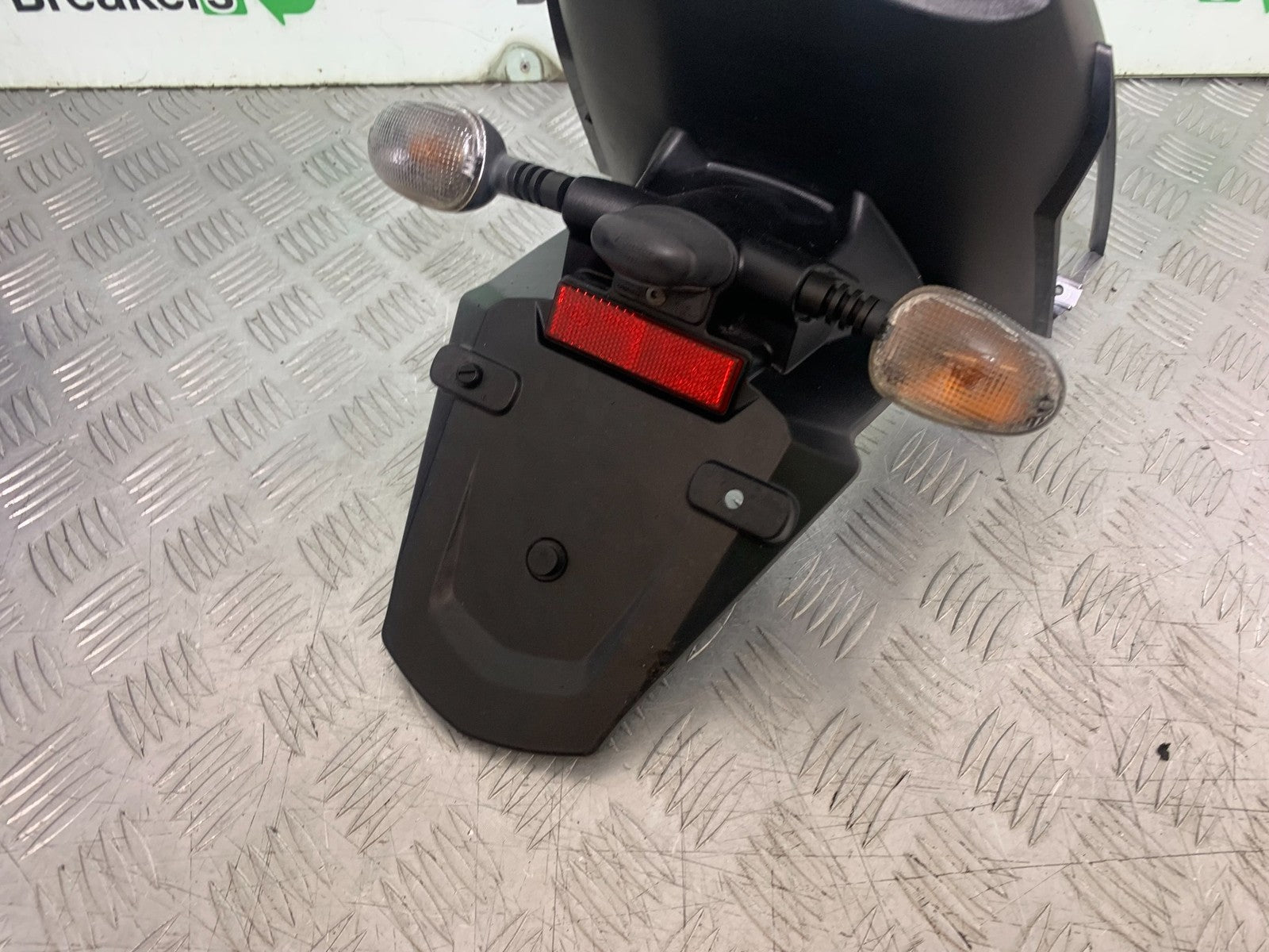 TRIUMPH 1050 SPRINT GT REAR MUDGUARD AND INDICATORS YEAR 2010-2016 (CMB1250)