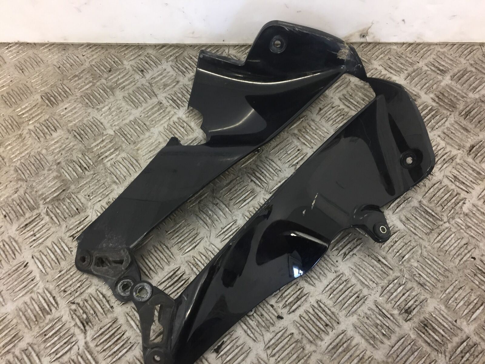 YAMAHA YZF R1 LEFT AND RIGHT INNER  INFILLS   YEAR 2011