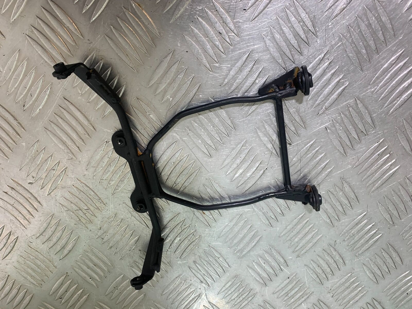 SINNIS TERRAIN 125 HEADLIGHT BRACKET    YEAR 2024 (CMB1072)