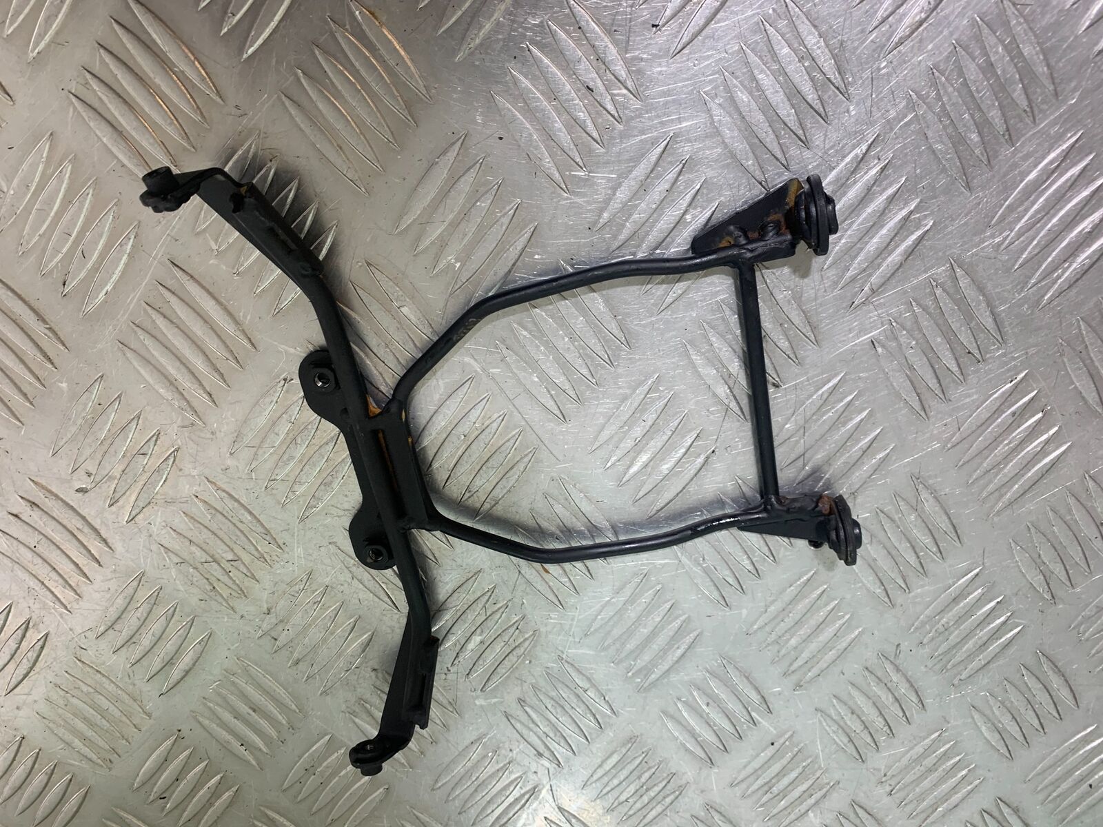SINNIS TERRAIN 125 HEADLIGHT BRACKET    YEAR 2024 (CMB1072)