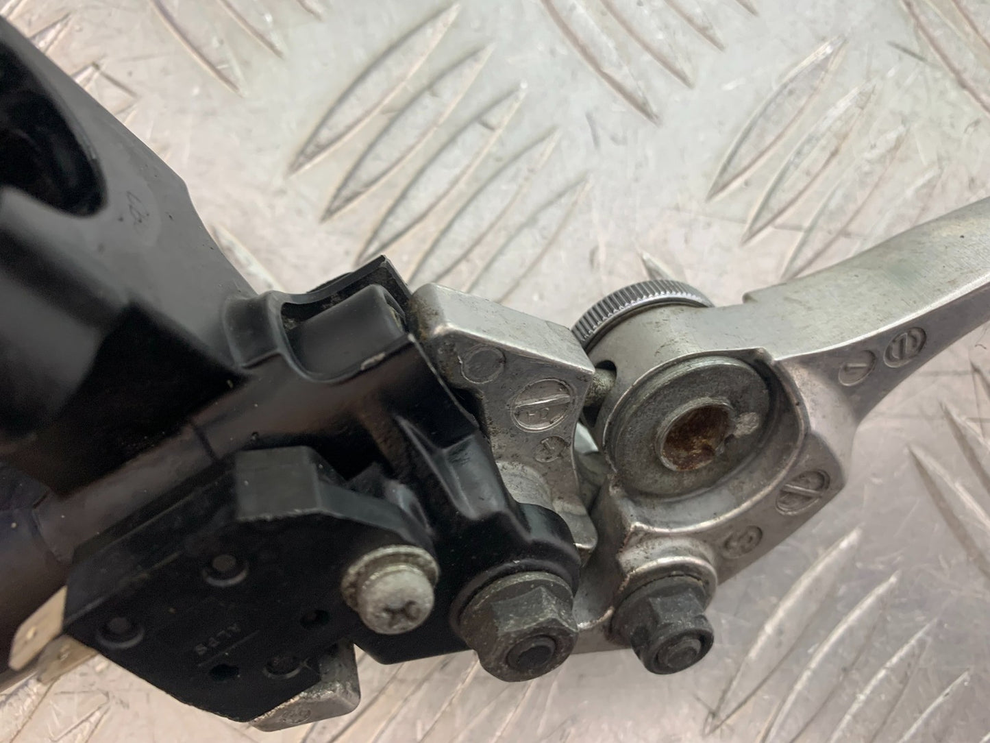 TRIUMPH 1050 SPRINT ST FRONT BRAKE CALIPER   2003-2011 (CMB1285)