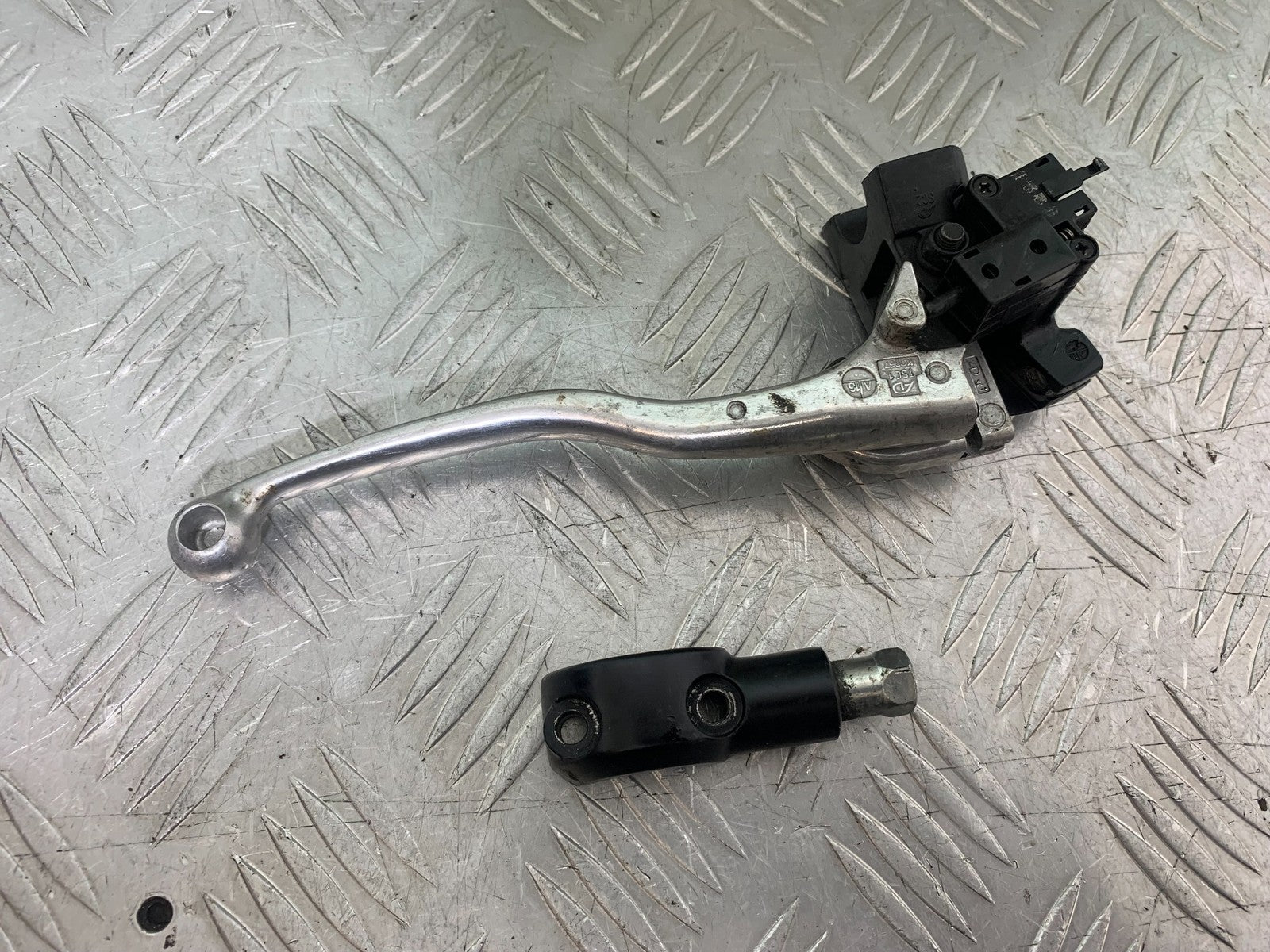 KAWASAKI 650 VERSYS CLUTCH LEVER AND BRACKET YEAR 2015-2018 (CMB1288)
