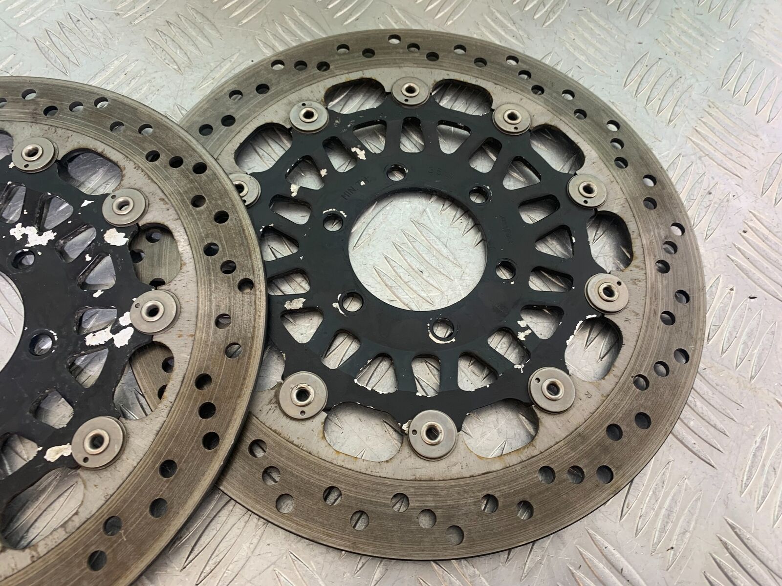 TRIUMPH 955i SPRINT ST FRONT BRAKE DISCS   YEAR 1999-2004 (CMB1124)