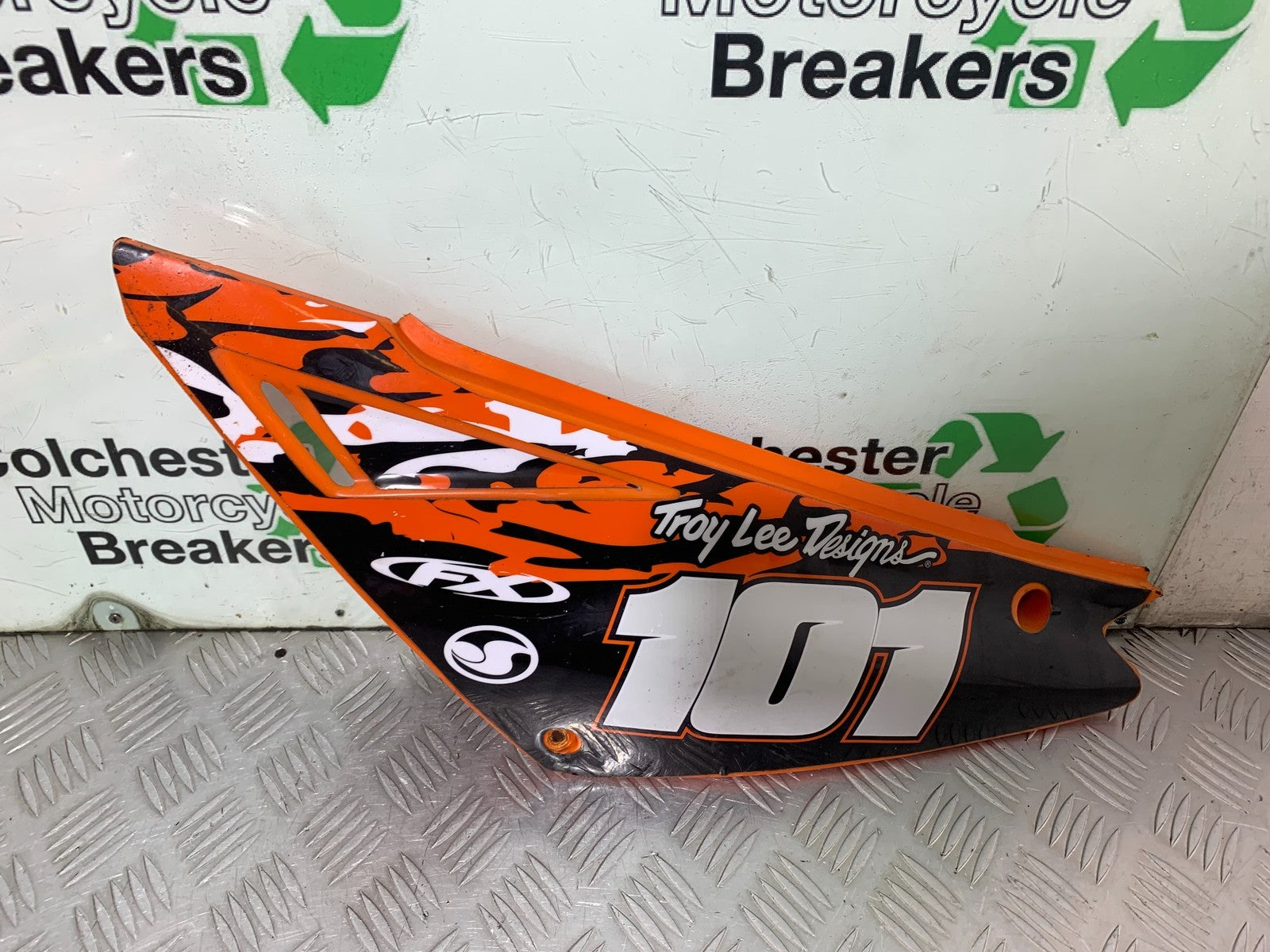 QINGQI QM125 GY-2B LEFT SEAT PANEL YEAR 2016 (CMB1228)