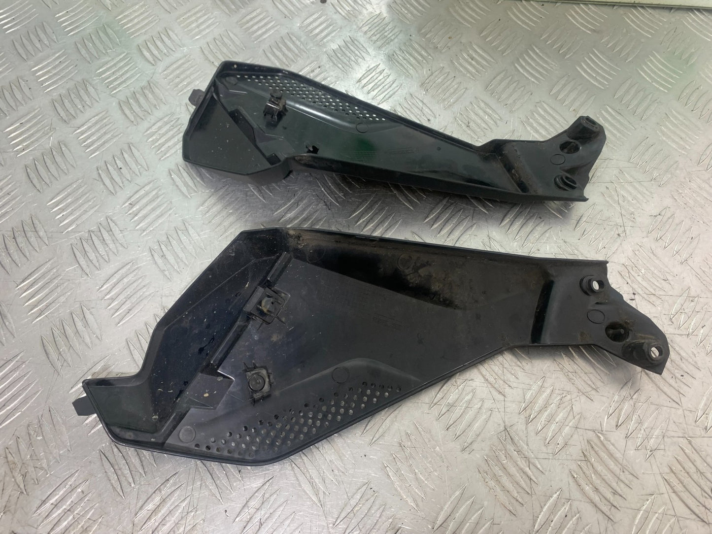 BMW R1200 R 1200 GS LEFT & RIGHT TANK PANELS    YEAR 2013-2016 (CMB1257)