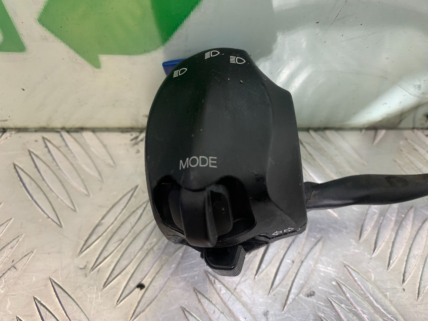 APRILIA SL750 SL 750 SHIVER LEFT SWITCH GEAR  YEAR 2008-2016 (CMB1242)