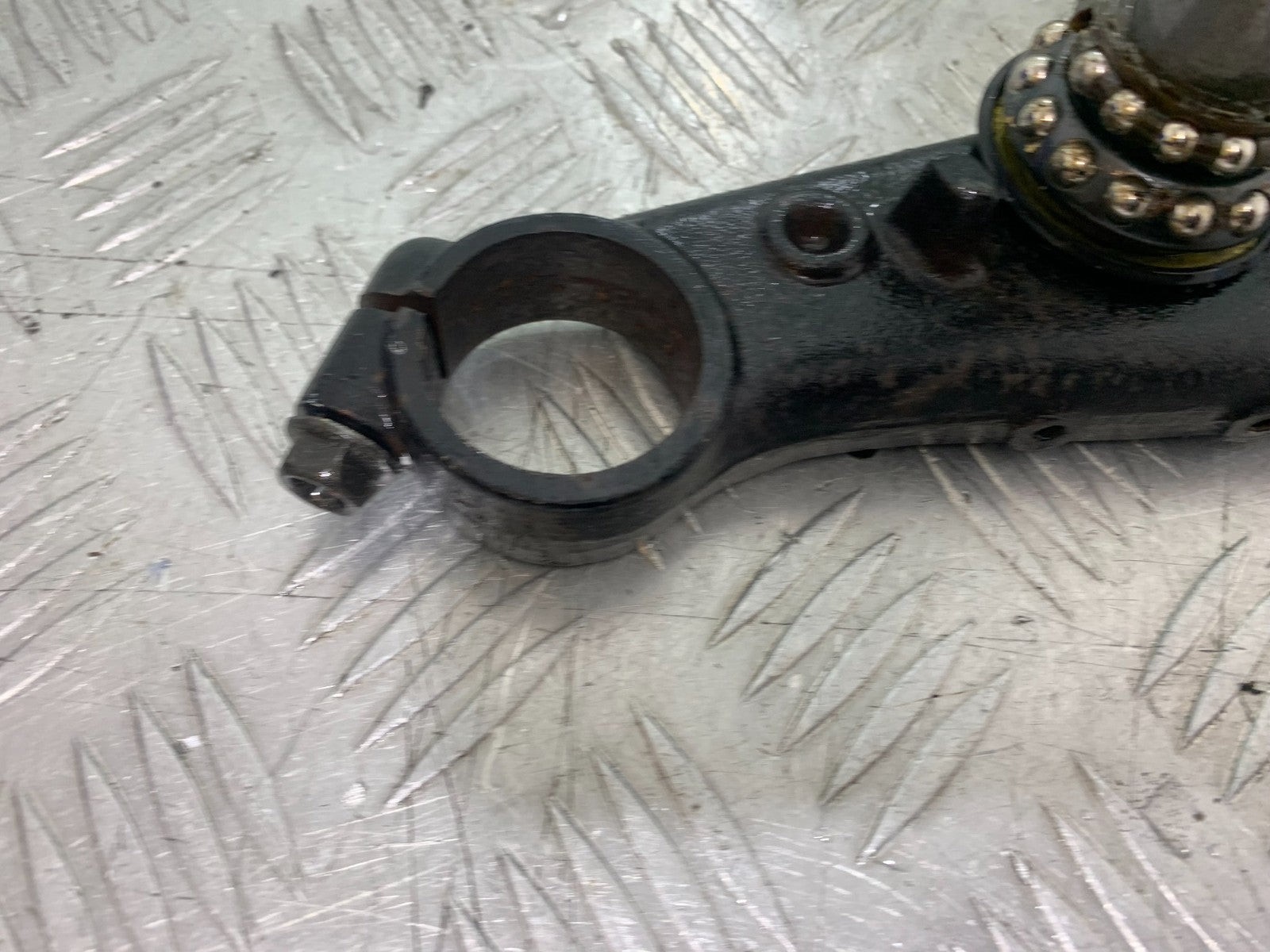 HONDA CBR1100 BLACKBIRD BOTTOM YOKE   YEAR 1999-2005 (CMB1232)