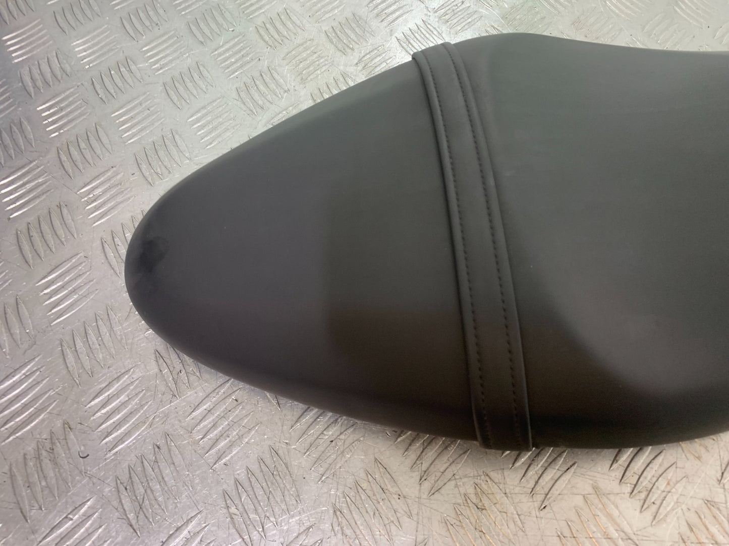 TRIUMPH TRIDENT 660 SEAT  YEAR 2021-2024 (CMB1295)