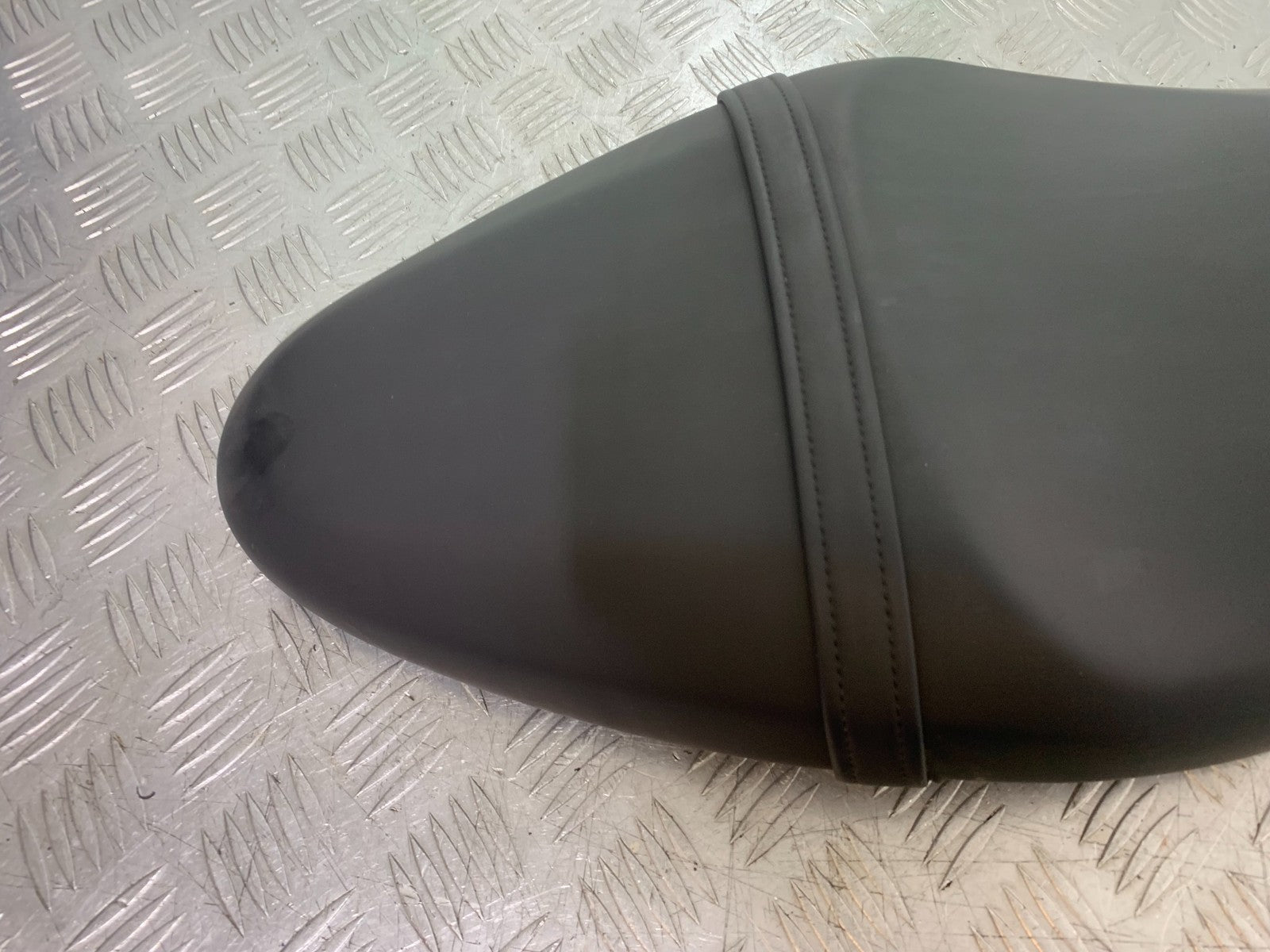 TRIUMPH TRIDENT 660 SEAT  YEAR 2021-2024 (CMB1295)