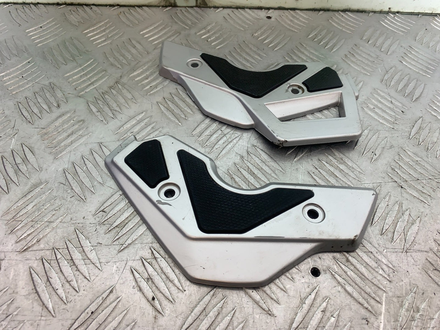 APRILIA 650 PAGASO STRADA LEFT & RIGHT FRAME COVERS   YEAR 2005-2010 (CMB1260)