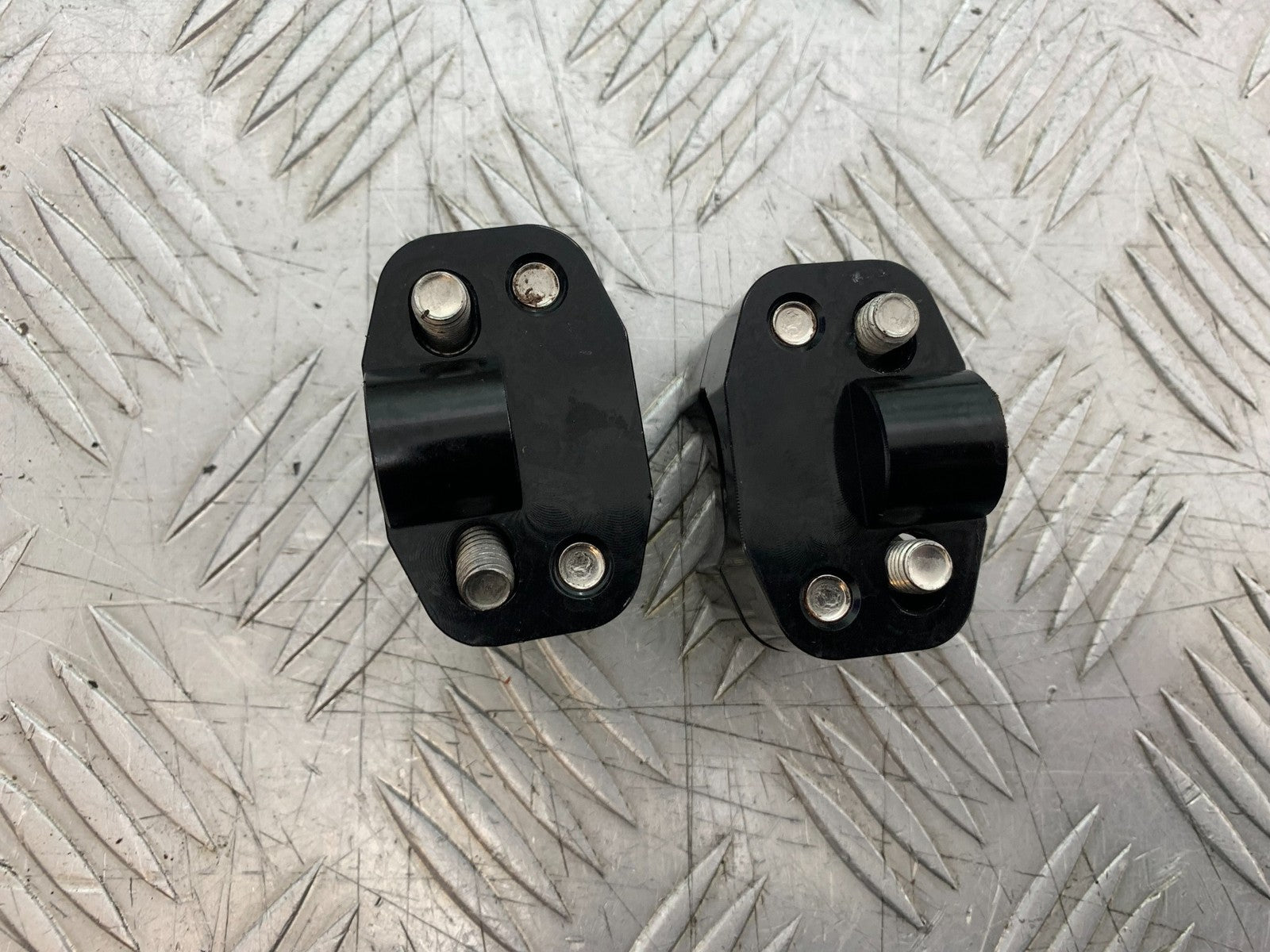 QINGQI QM125 GY-2B HANDLEBARS RISERS   YEAR 2016 (CMB1228)