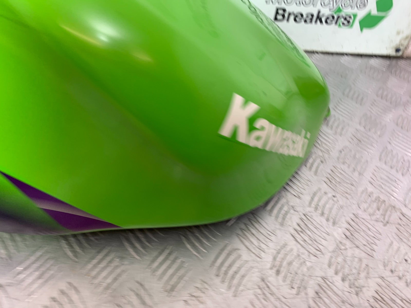 KAWASAKI ZX9R ZX9 R PETROL TANK YEAR 1998-1999 (CMB1329)
