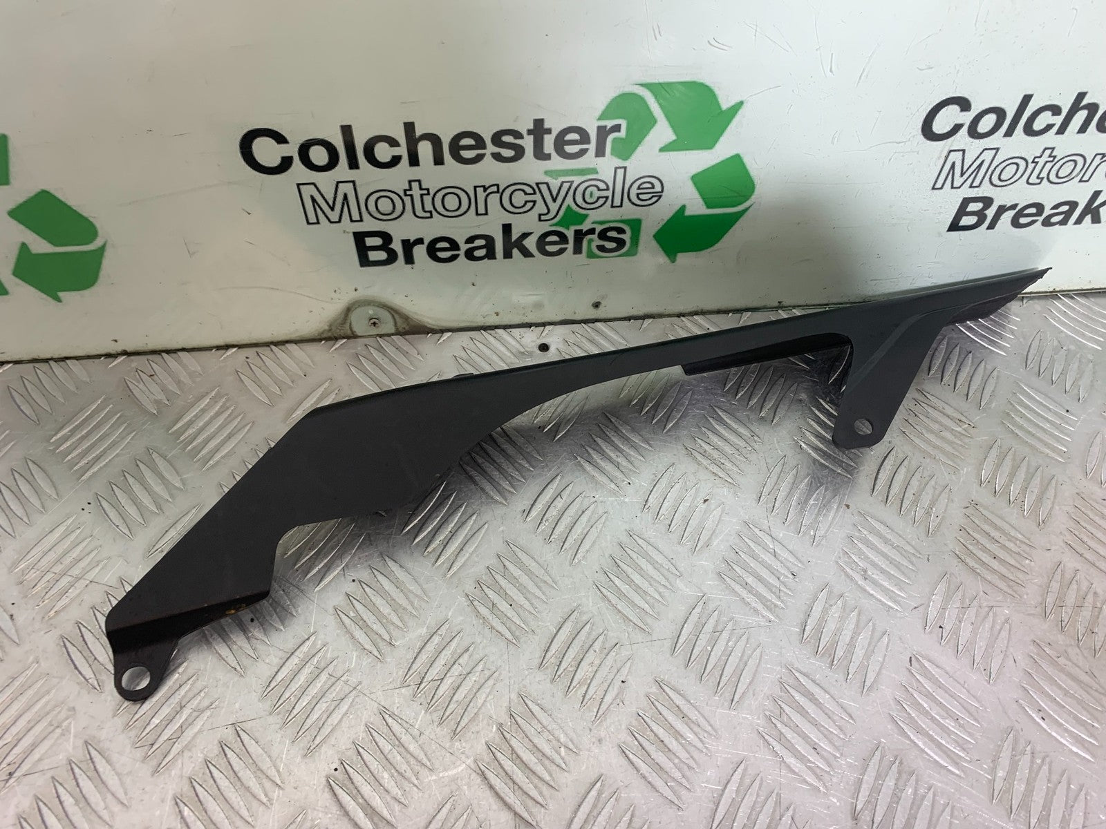 YAMAHA YZF R1 4C8 CHAIN GUARD  YEAR 2007-2008 (CMB1237)
