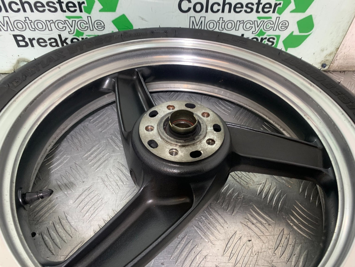 KAWASAKI ZZR1100 D FRONT WHEEL  YEAR 1993-2001 (CMB1289)