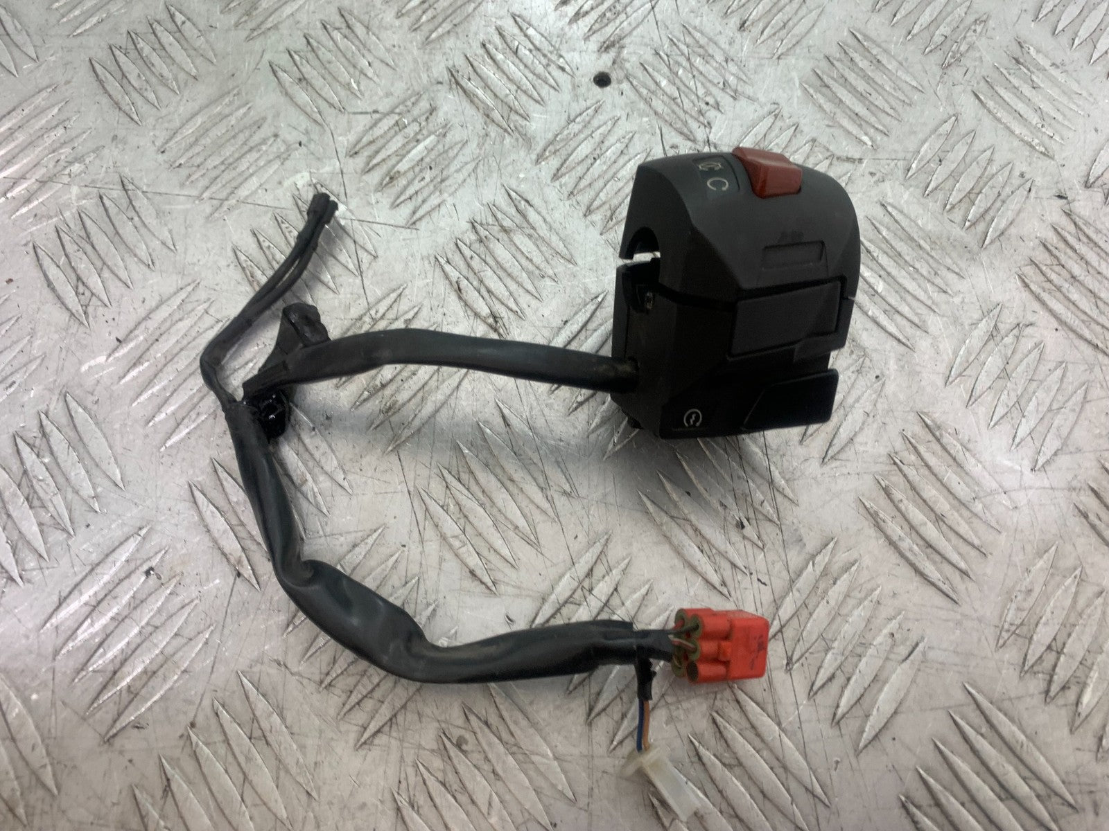 KTM DUKE 125 RIGHT SWITCH GEAR  YEAR 2012-2016 (CMB1317)