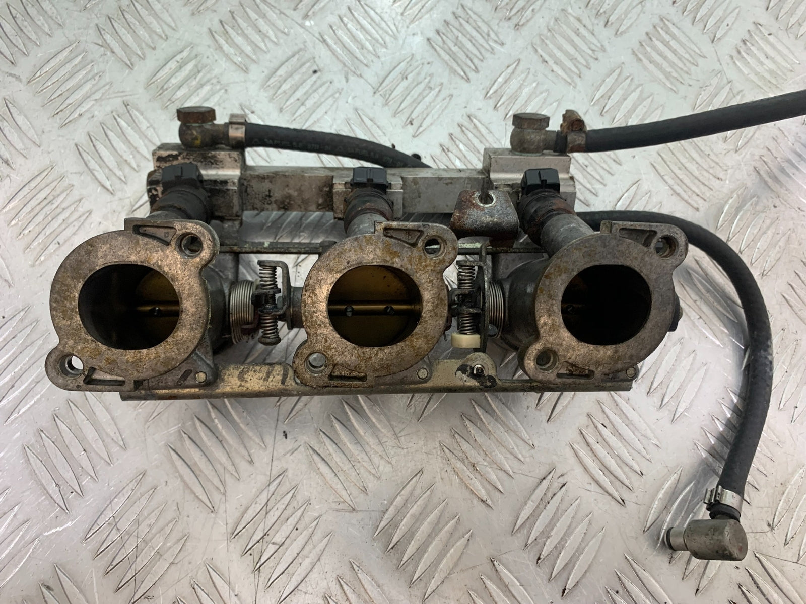 TRIUMPH T509 SPEED TRIPLE THROTTLE BODIES  YEAR 1997-1998 (CMB1144)