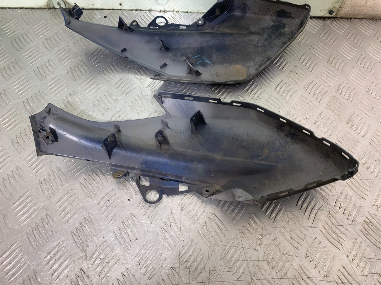 YAMAHA XMAX 125 XMAX-125 LEFT AND RIGHT PANELS  YEAR 2015-2020  (CMB1266)