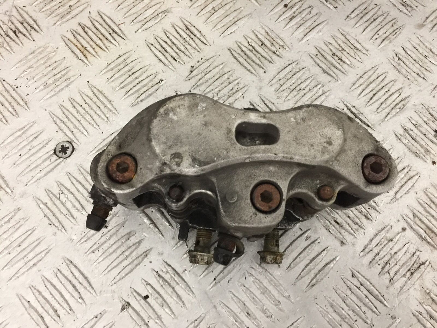 SUZUKI AN 250 BURGMAN FRONT BRAKE CALIPER   YEAR 1999  (STOCK 881)