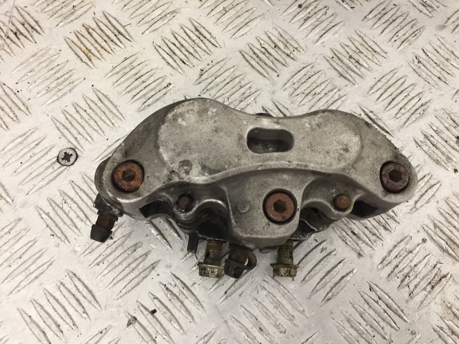 SUZUKI AN 250 BURGMAN FRONT BRAKE CALIPER   YEAR 1999  (STOCK 881)