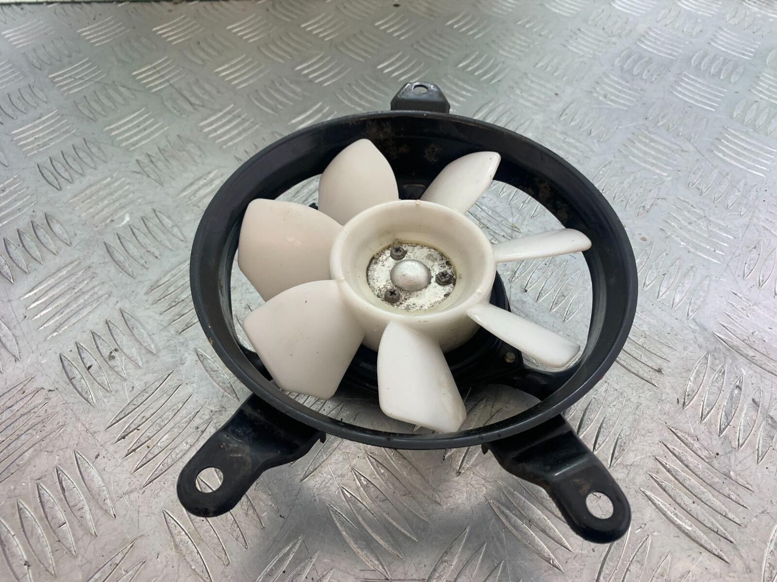 TRIUMPH 955i SPRINT ST RADIATOR FAN   YEAR 1999-2004 (CMB1124)