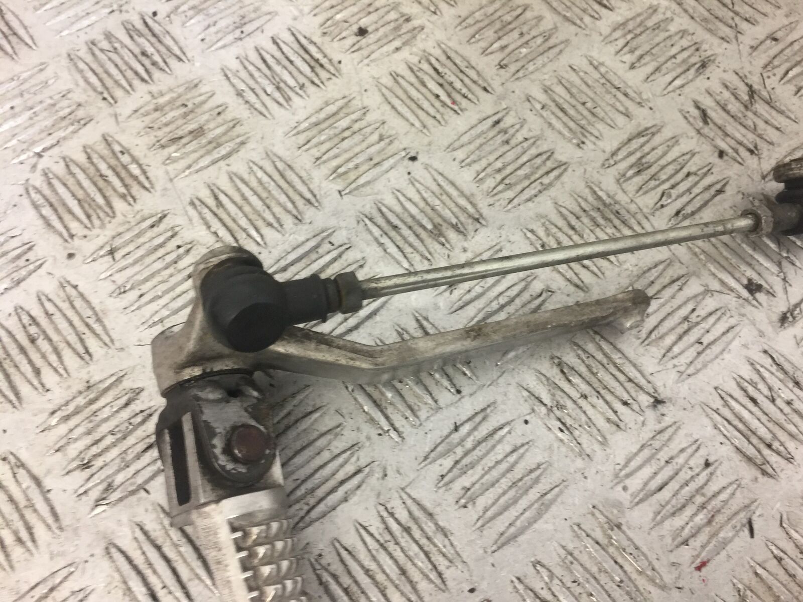 SUZUKI GSXR1000 K1 K2 FRONT LEFT PEG   YEAR 2001 (STOCK NO 644)