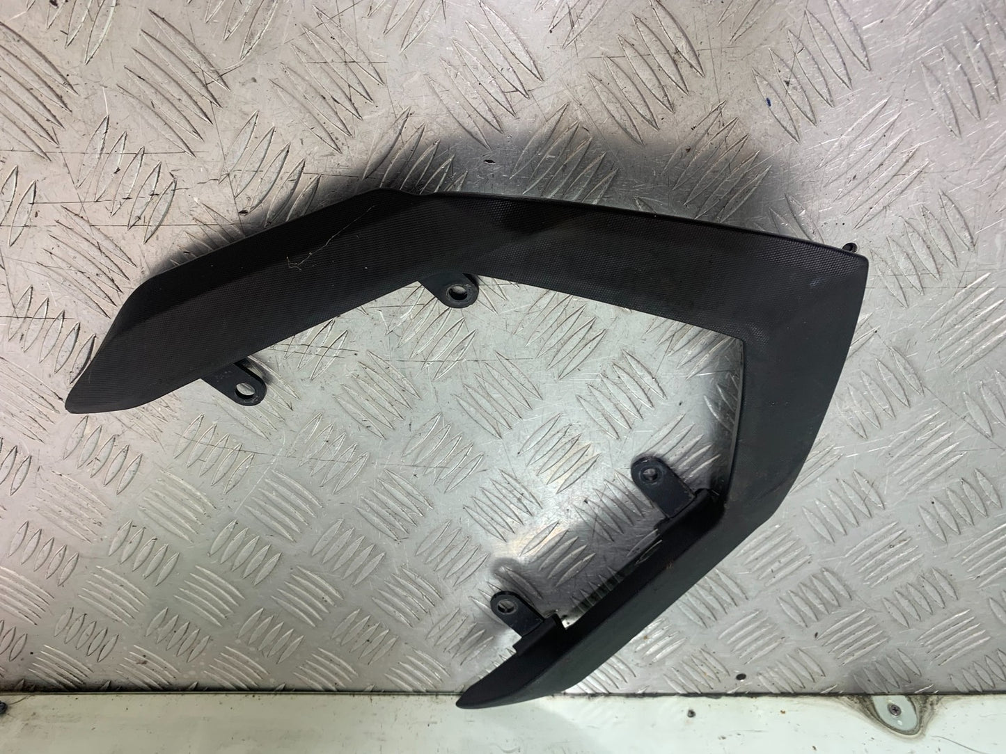 YAMAHA XJ6 XJ6-S GRAB RAIL  YEAR 2009-2015  (CMB1212)