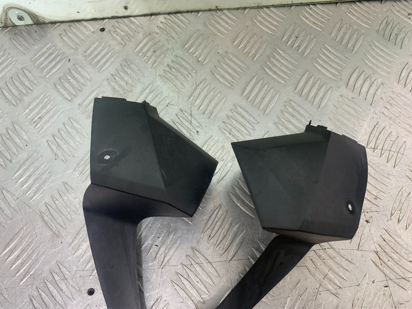 YAMAHA XJ6 XJ6-S LEFT AND RIGHT TOP FAIRING  INFILLS   YEAR 2009-2015  (CMB1212)