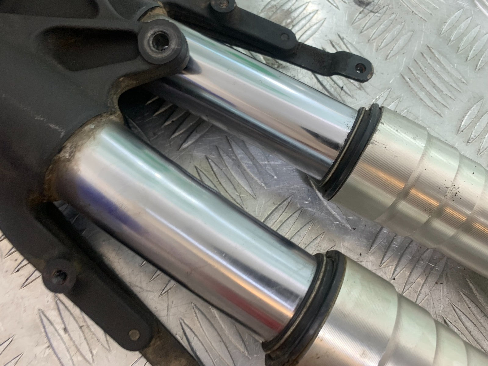 TRIUMPH TIGER 800 XRT FORKS (DAMAGED SOLD AS PARTS)   2018-2020 (CMB1193)
