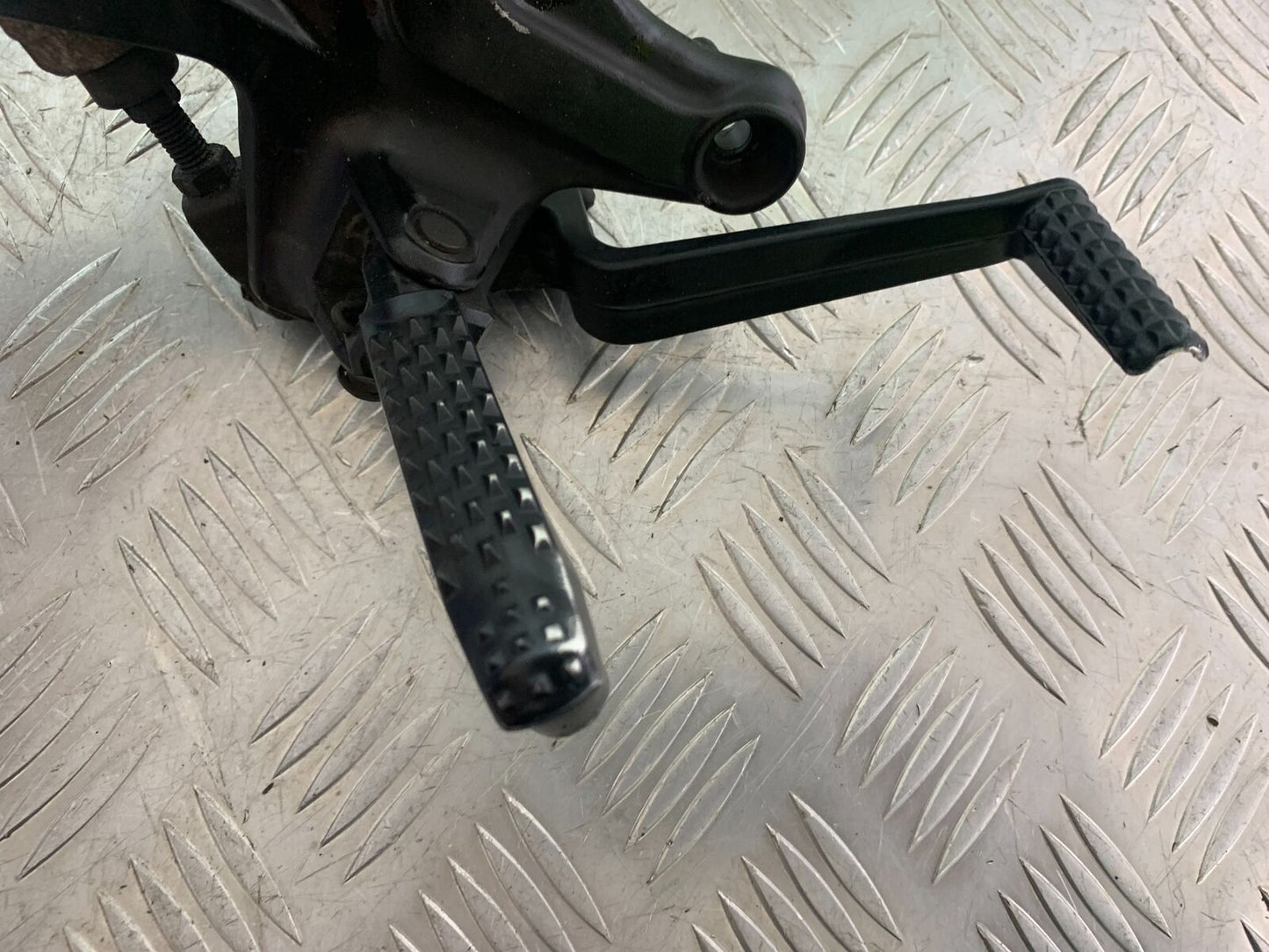 SUZUKI SV650 X SV 650 X FRONT RIGHT HANGER YEAR 2018-2022  (CMB1081)