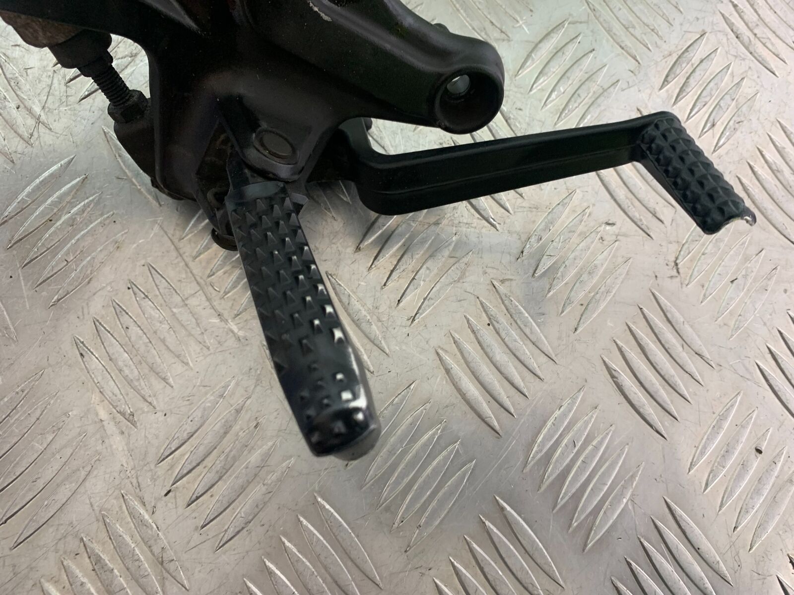 SUZUKI SV650 X SV 650 X FRONT RIGHT HANGER YEAR 2018-2022  (CMB1081)