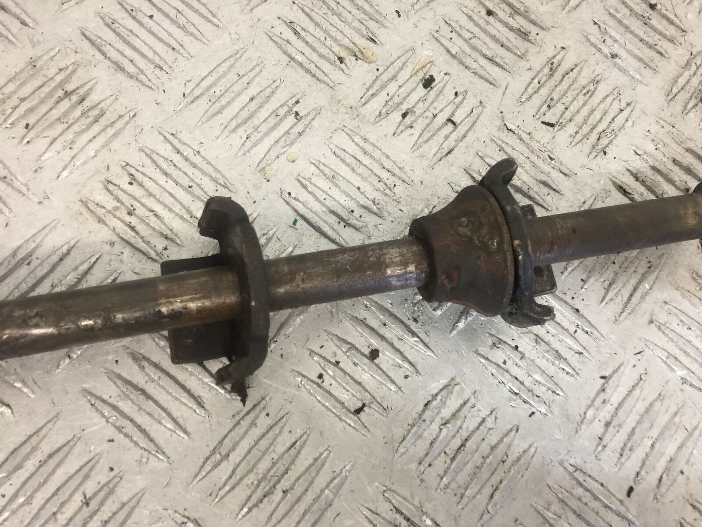 YAMAHA XT125X XT125 X REAR WHEEL SPINDLE  YEAR 2008  (STOCK 857)
