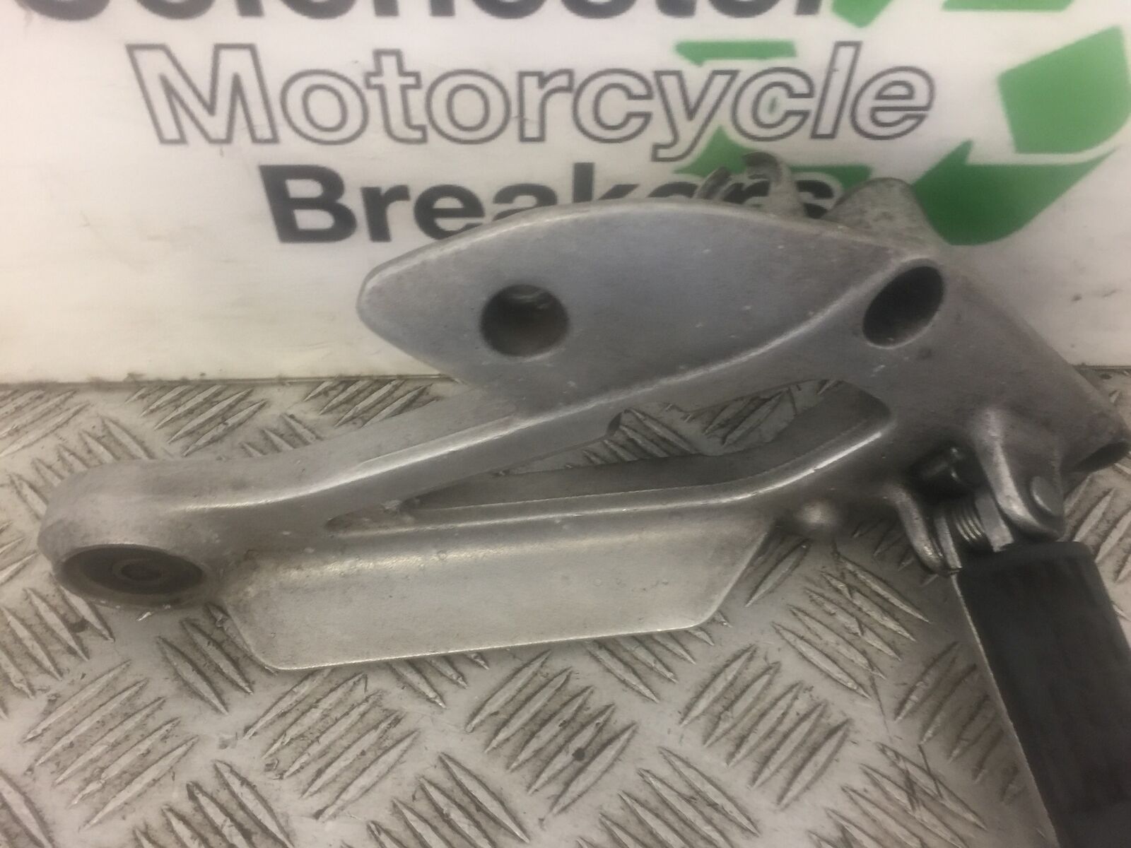 YAMAHA XJ600 XJ 600 DIVERSION RIGHT HANGER AND PEG  YEAR 1995