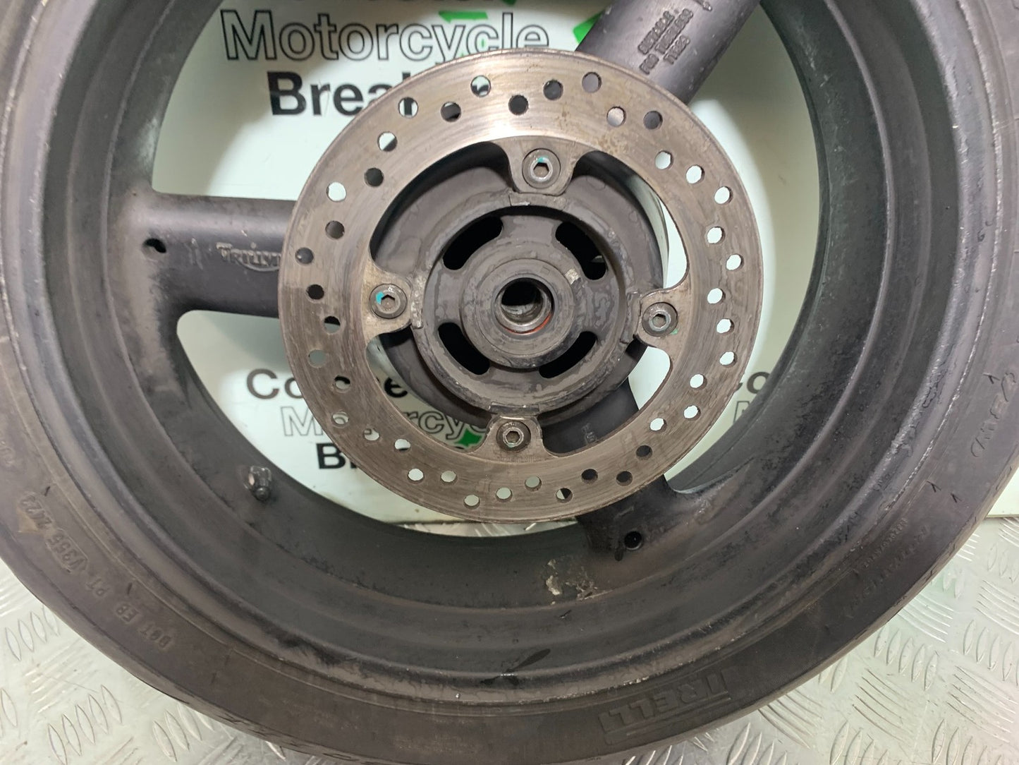 TRIUMPH 955i DAYTONA REAR WHEEL YEAR 2002-2006 (CMB1229)