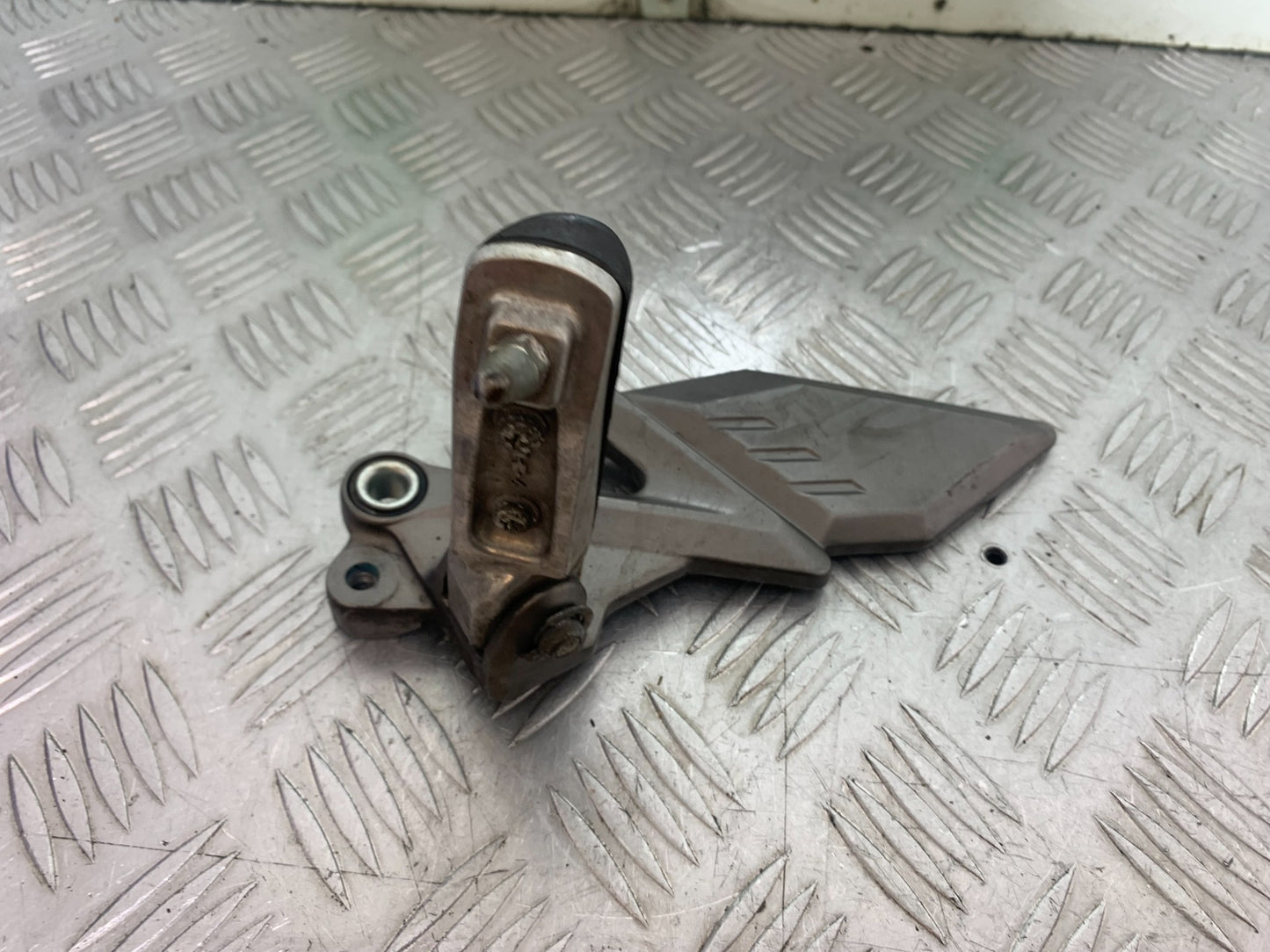 KAWASAKI Z125 Z 125 FRONT LEFT HANGER  YEAR  2018-2023 (CMB1167)