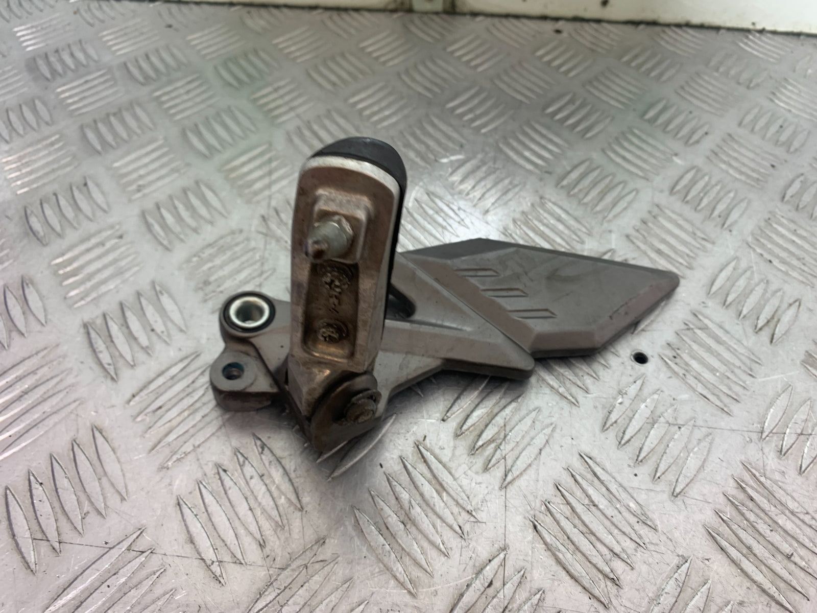 KAWASAKI Z125 Z 125 FRONT LEFT HANGER  YEAR  2018-2023 (CMB1167)