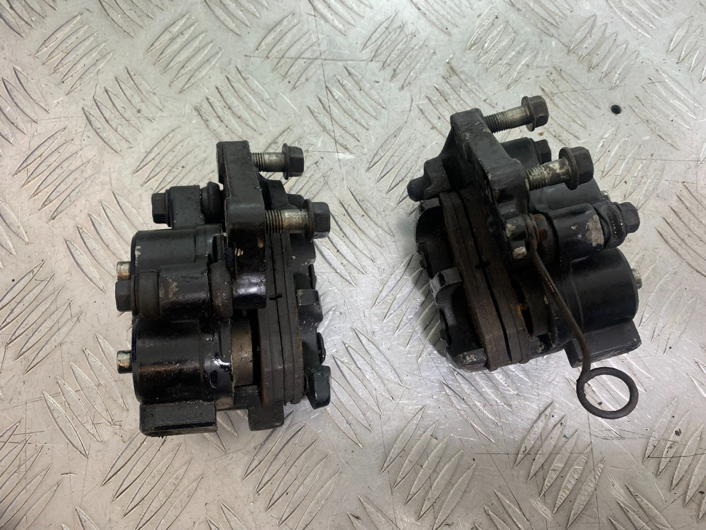 HONDA GL500 GL 500 SILVERWING FRONT BRAKE CALIPERS YEAR 1981-82  (CMB1168)