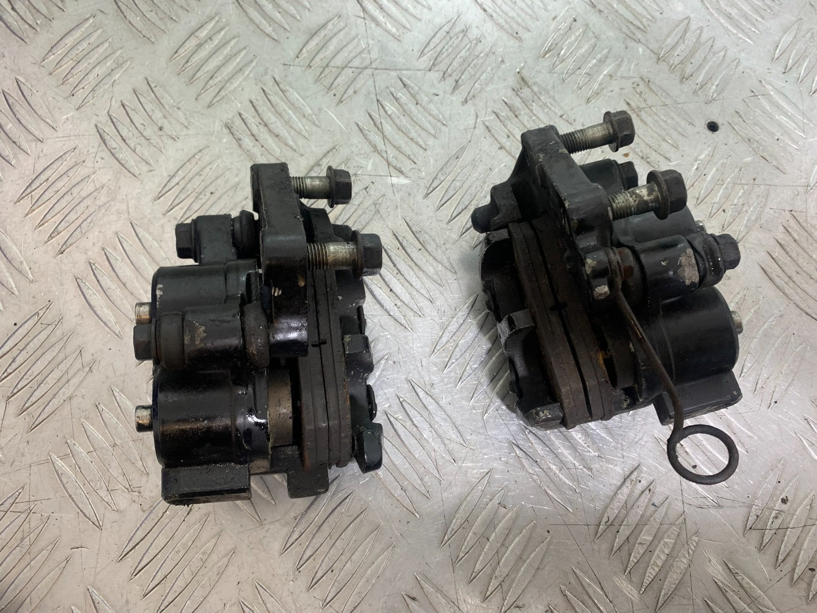 HONDA GL500 GL 500 SILVERWING FRONT BRAKE CALIPERS YEAR 1981-82  (CMB1168)