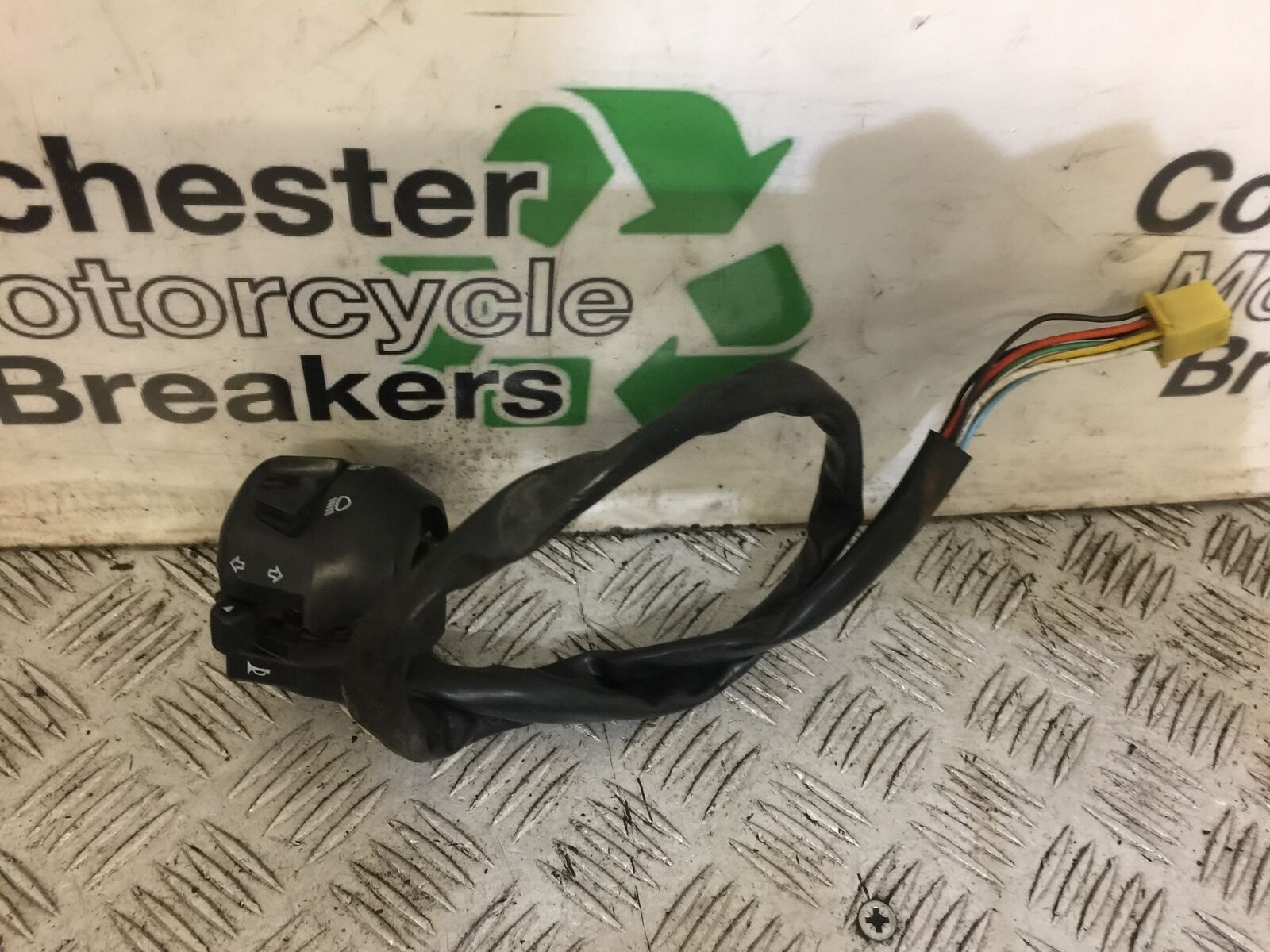 HYOSUNG GT250 LEFT SWITCH GEAR   YEAR 2010 (STOCK 682)