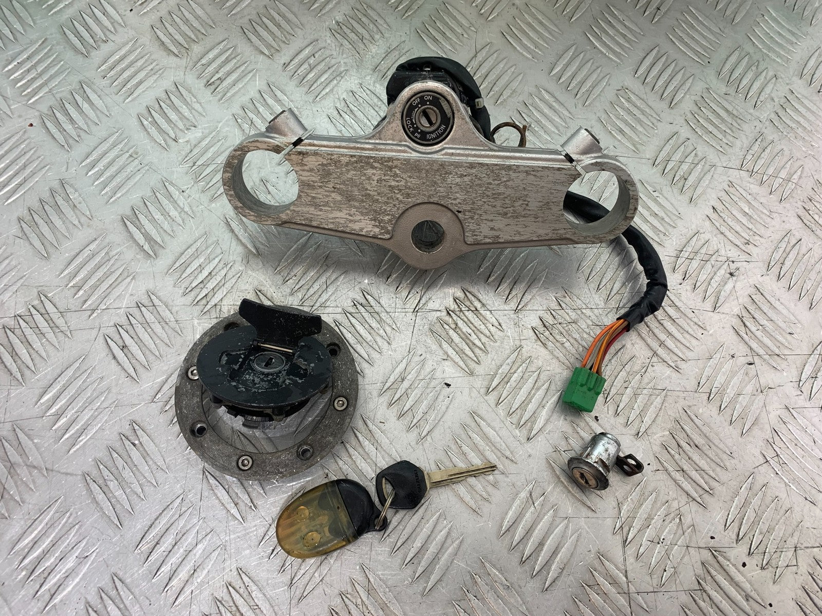 SUZUKI SV650 SV 650 mk1 LOCKS AND KEY  YEAR 1999-2002 (CMB1208)
