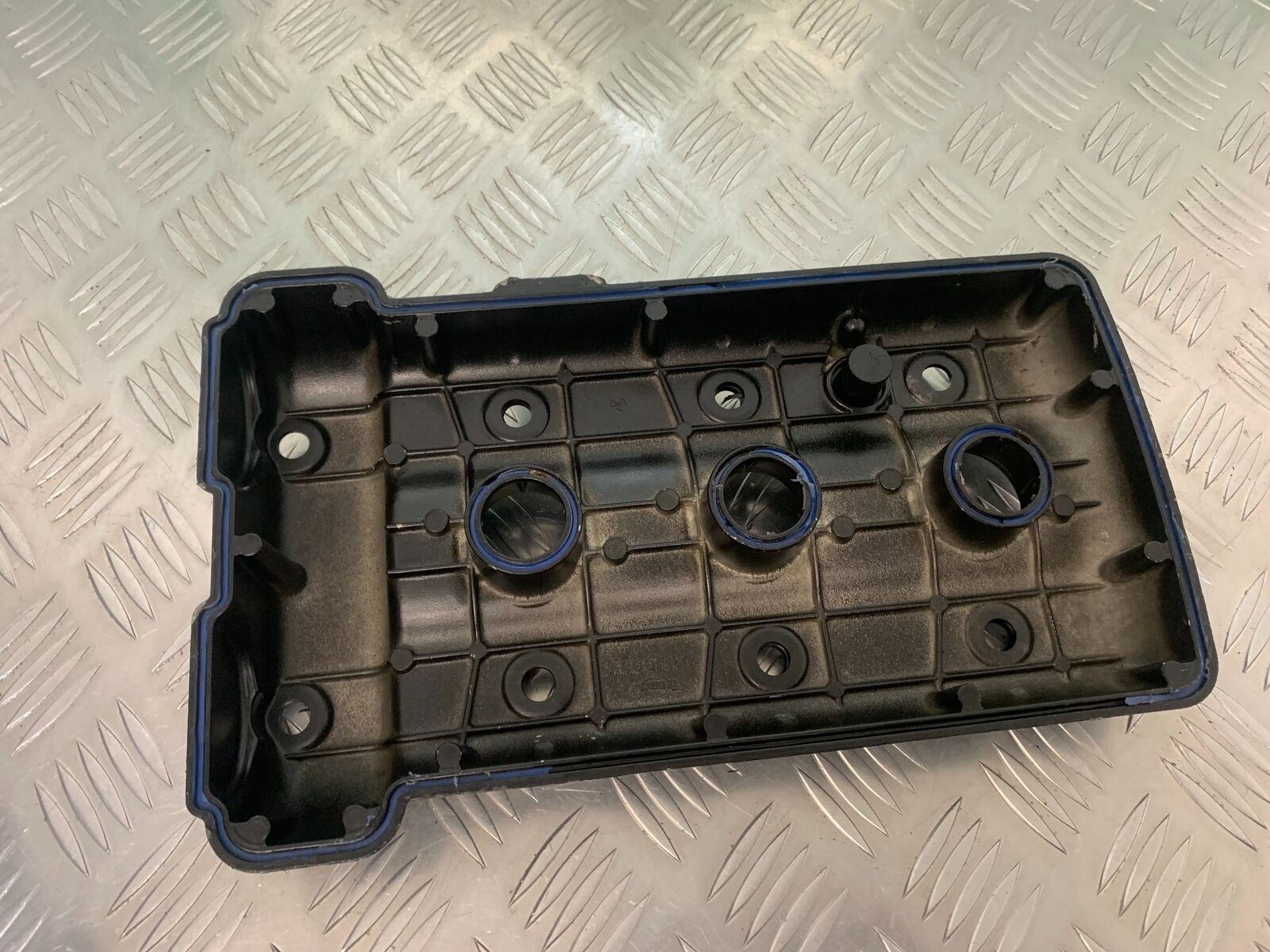 TRIUMPH 885 TIGER ROCKER COVER   YEAR 2000