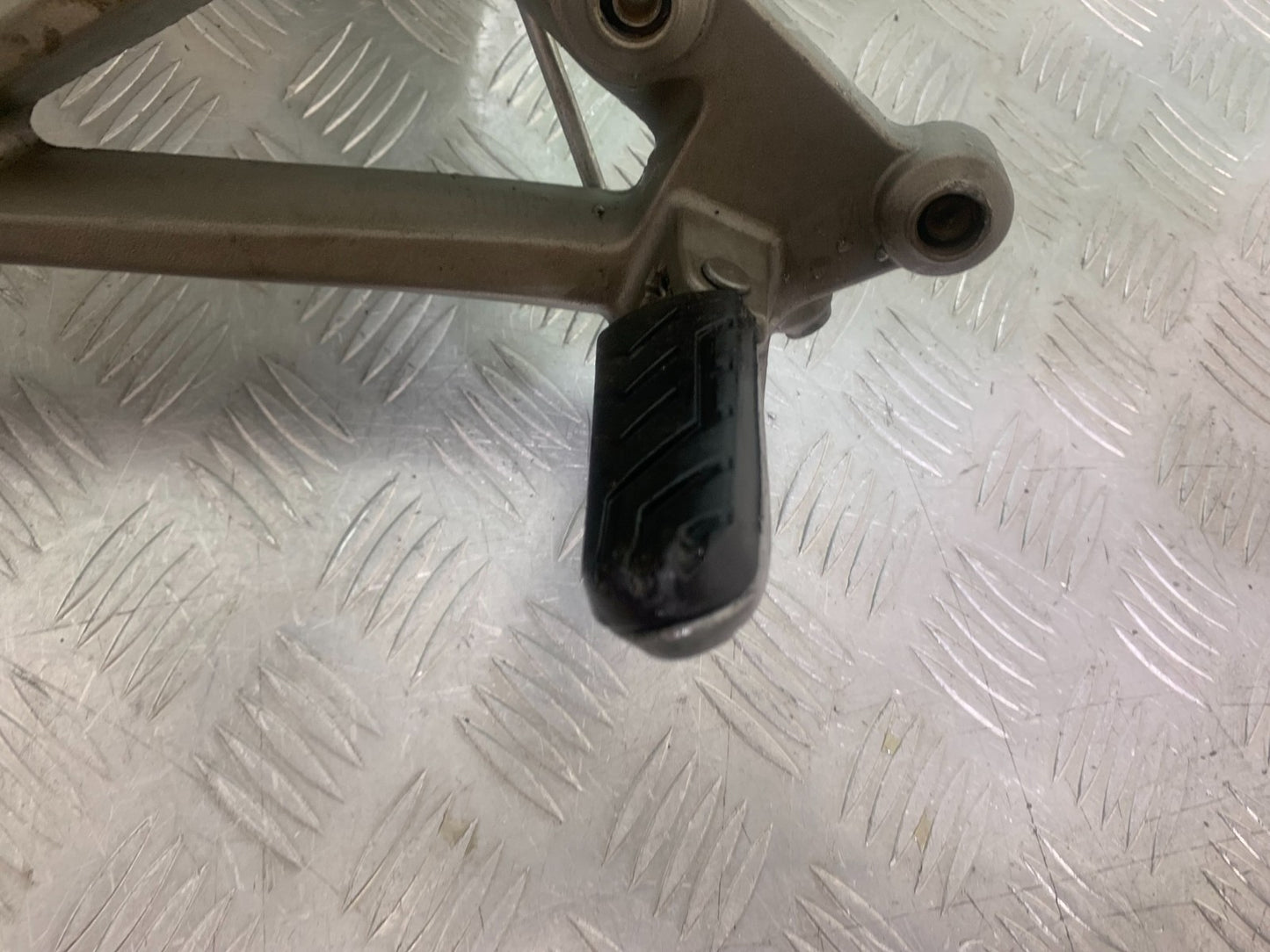 APRILIA SL750 SL 750 SHIVER RIGHT HANGER  YEAR 2008-2016 (CMB1242)