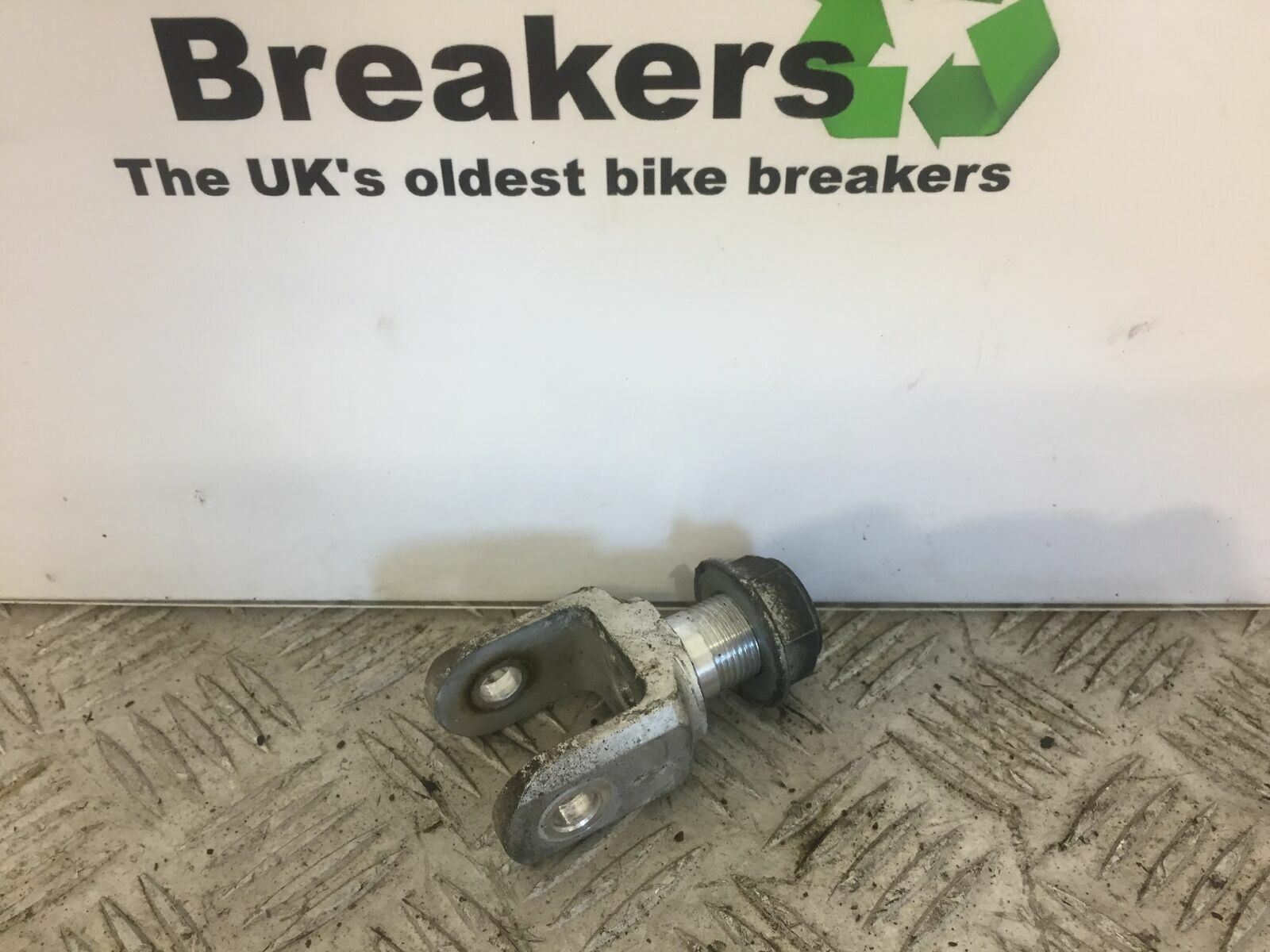 SUZUKI GSXR600 GSXR 600 K3 REAR SHOCK MOUNT  YEAR 2003