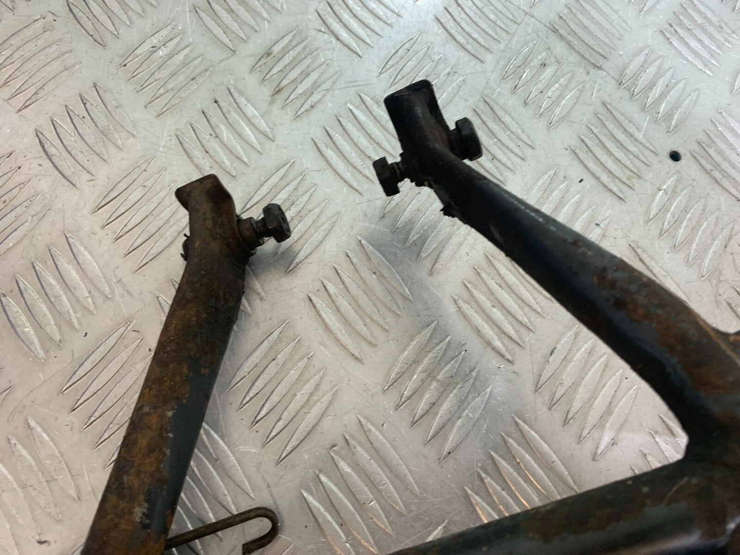 KAWASAKI Z750 ZR750 ZR-7S CENTER STAND    YEAR 1999-05 (CMB1135)