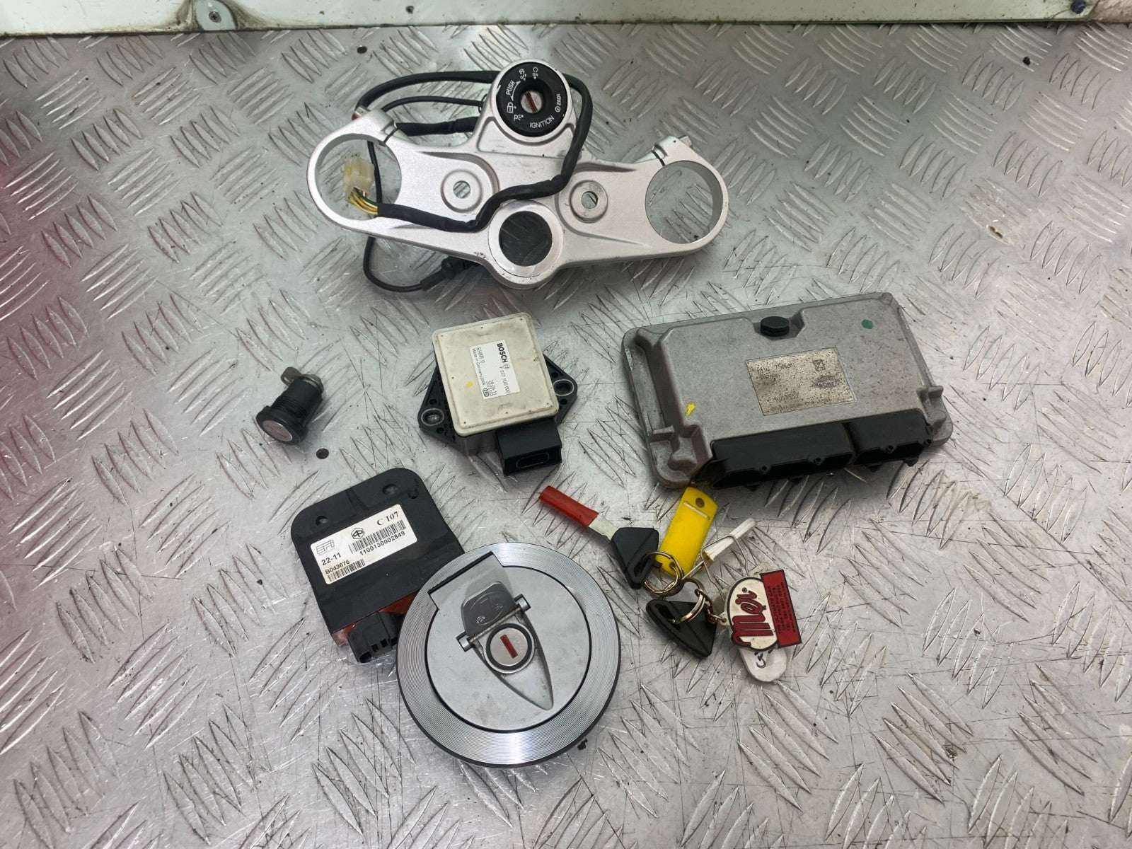 APRILIA TUONO 1000 V4R ECU LOCKS KEYS  YEAR 2011-13  (CMB1331)