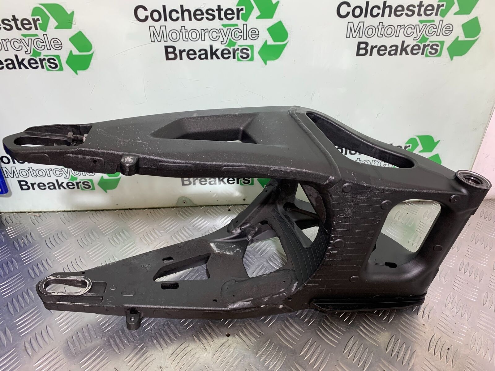 KAWASAKI ZX10R ZX 10R SWINGARM YEAR 2016-2020 (CMB1015)