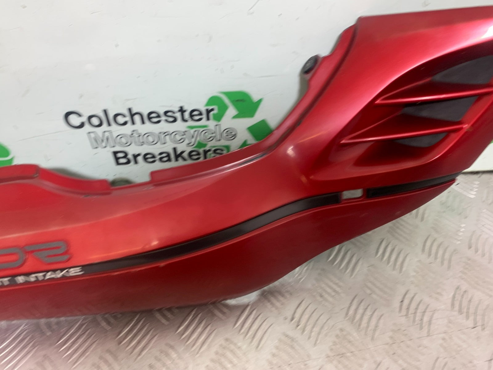 SUZUKI RF900 RF 900 RIGHT SEAT PANEL YEAR 1994-1999 CMB1326